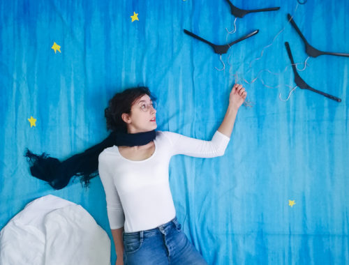 donna tra le stelle e rondini