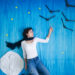 donna tra le stelle e rondini