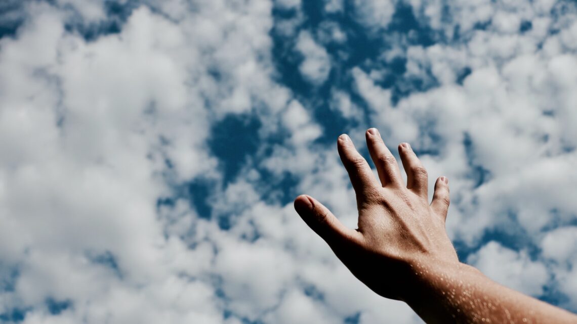 mano-al-cielo